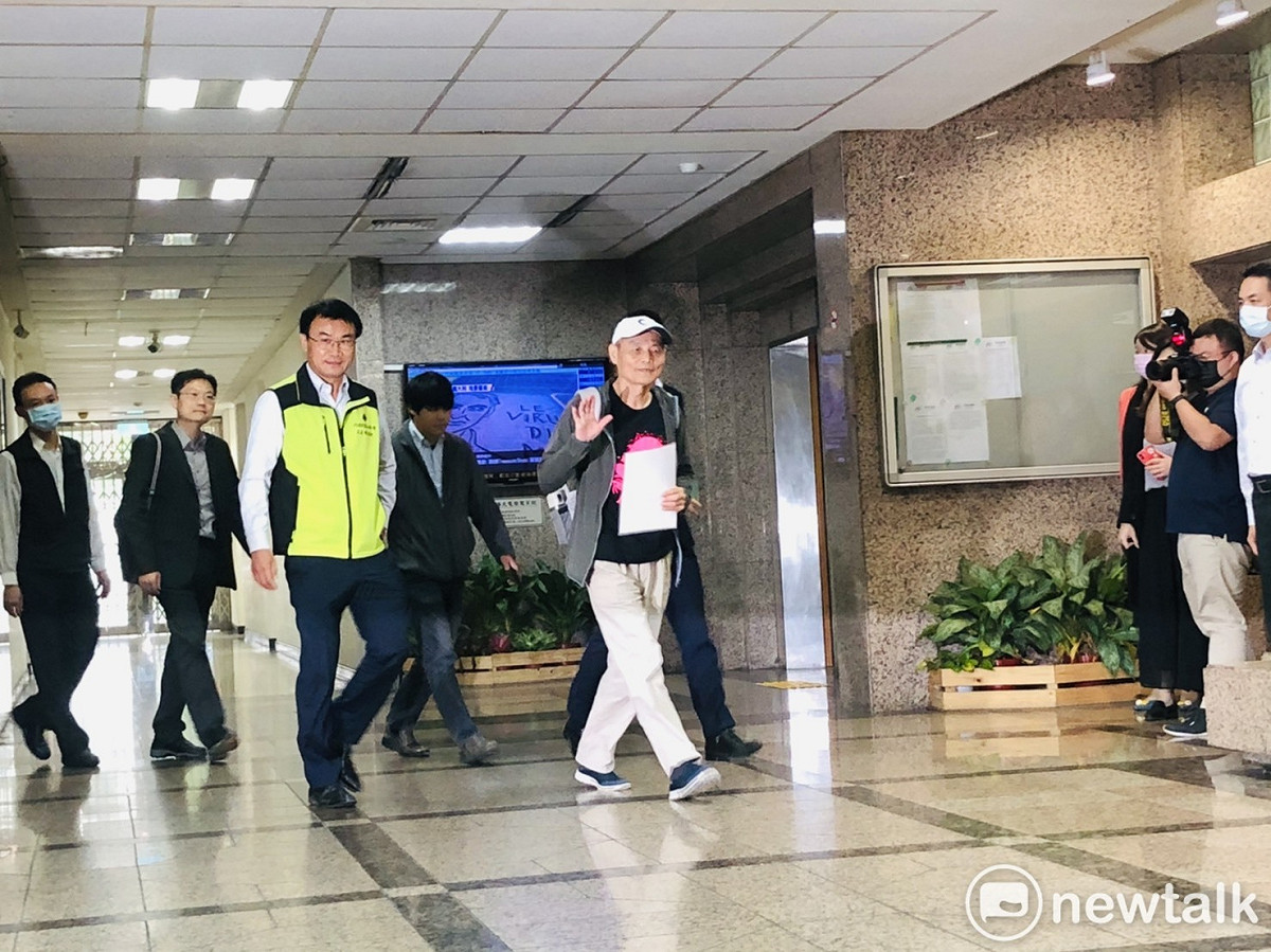 藻礁公投推動聯盟領銜人潘忠政今（31）日傍晚發布新聞稿指出，我們一再要求全面停止三接工程開發，對於民進黨政府未能在此次會談立即表達停工的決定，感到遺憾。 圖：謝莉慧/攝