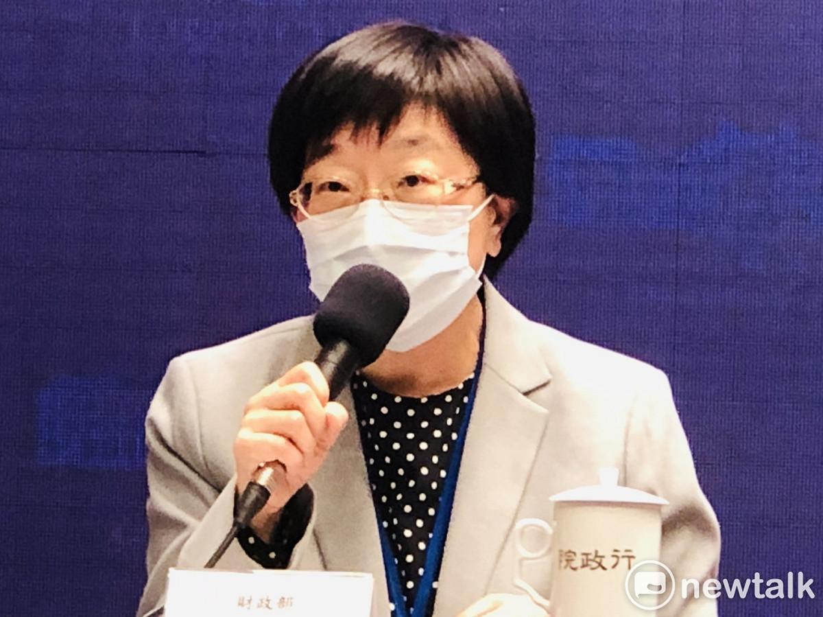 財政部次長李慶華說明《貨物稅條例》修正草案。 圖：謝莉慧/攝