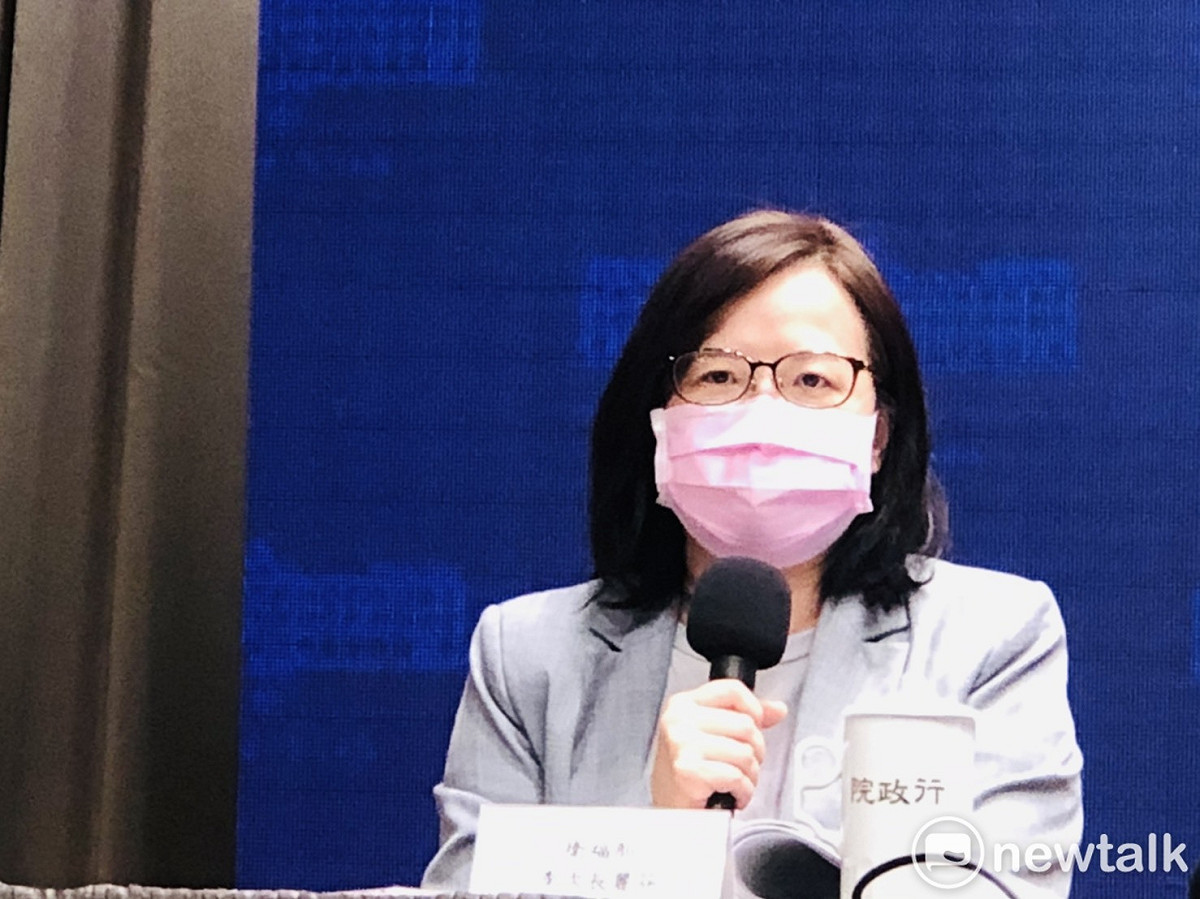 衛福部次長李麗芬說明《長期照顧服務法》修正草案。 圖：謝莉慧/攝