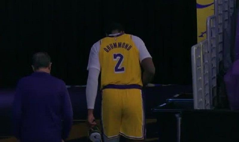 Andre Drummond腳趾受傷離場。 圖／翻攝自Bleacher Report