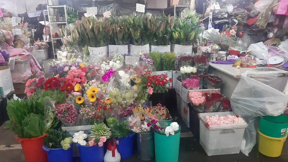 板橋花市攤商銷售各式花卉。 圖：新北市農業局提供