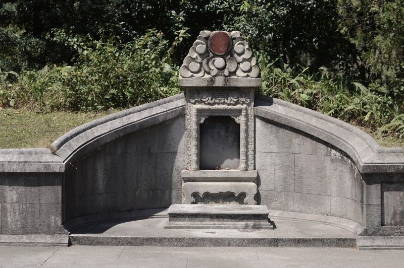 清明掃墓有宜忌！命理師楊登嵙提醒民眾，「孕婦」、「 7 歲以下孩童」及「重症患者」皆不宜掃墓。 示意圖／取自pixabay