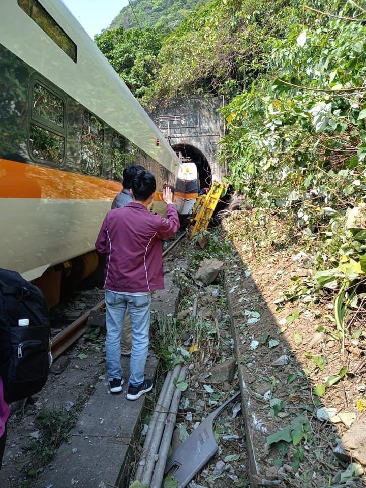 台鐵崇德=和仁間東線(k51 250)驚傳出軌事故。 圖/【阿美族的歌】臉書公開社團
