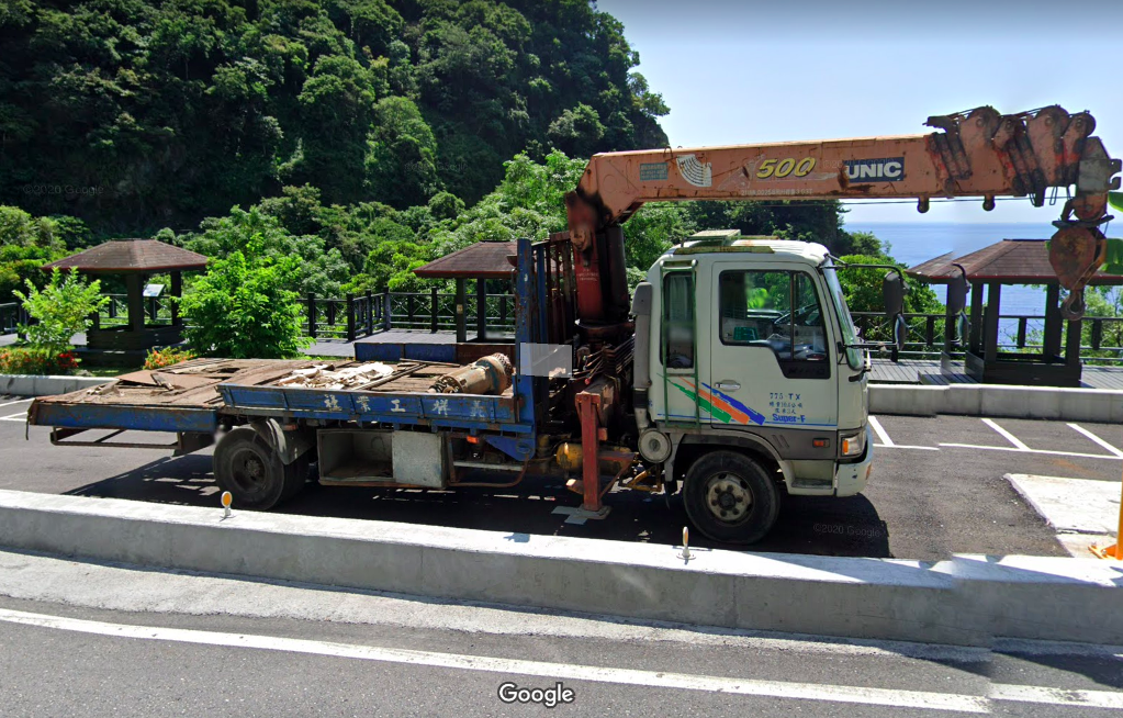 網友在Google地圖的街景服務找到工程車的原貌。 圖：翻攝自Google地圖