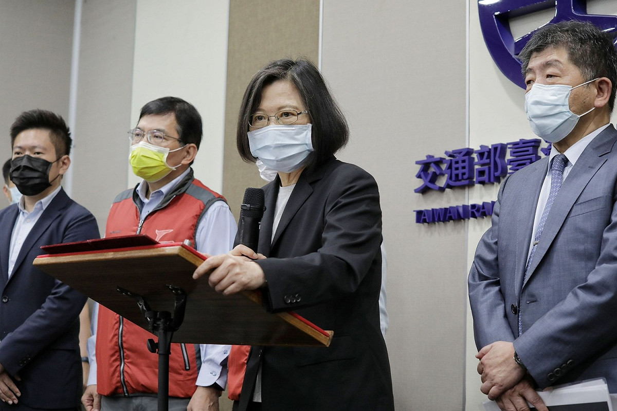 蔡總統向家屬表達哀悼之意，允諾會全力協助處理後事，也感謝救難人員、民間提供資源，展謝台灣社會良善的一面。 圖/蔡英文 Tsai Ing-wen臉書