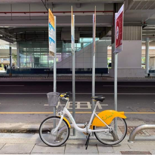 中捷大慶站公車站牌過於密集。 時代力量台中黨部/提供