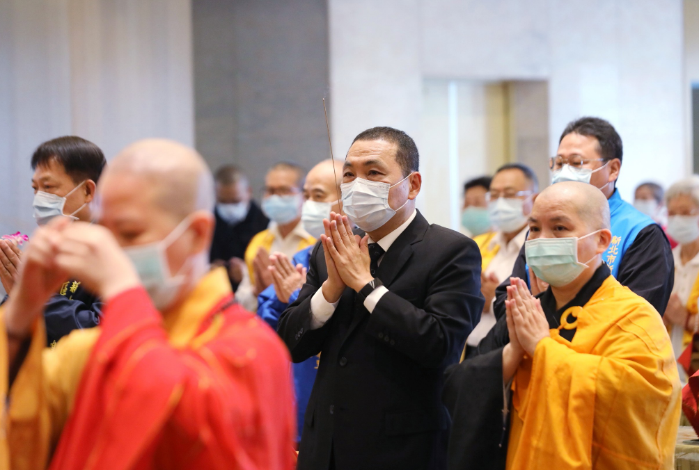 侯友宜今天出席為罹難者舉辦超薦祈福法會。 圖 : 新北市政府/提供