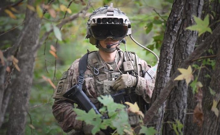 美國陸軍日前宣布，和微軟公司簽訂為期10年、高達219億美元的合約，微軟將提供軍方12萬套軍用AR設備。 圖：翻攝自PEO Soldier Instagram