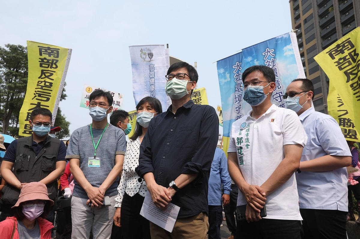 陳其邁表示，未來將不准燃煤機組設置並加速燃煤機組除役。同時他也要求興達電廠燃煤機組必須再提早一年，於2025年全部除役。 圖 : 高雄市政府 / 堤供