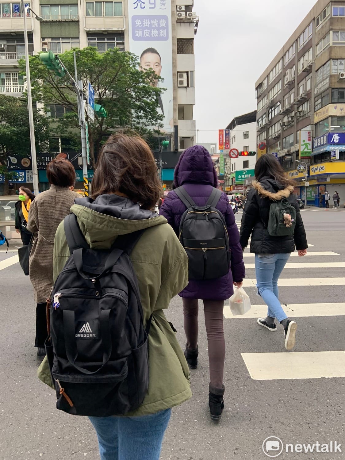 氣象局表示，今晚至明晨因冷空氣影響，北部及東北部部分地區可能出現11度的低溫。 圖：張家寧／攝