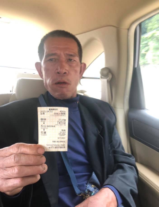 遭網友質疑是工人的男子家屬PO出照片澄清。 圖 : 翻攝自家屬臉書