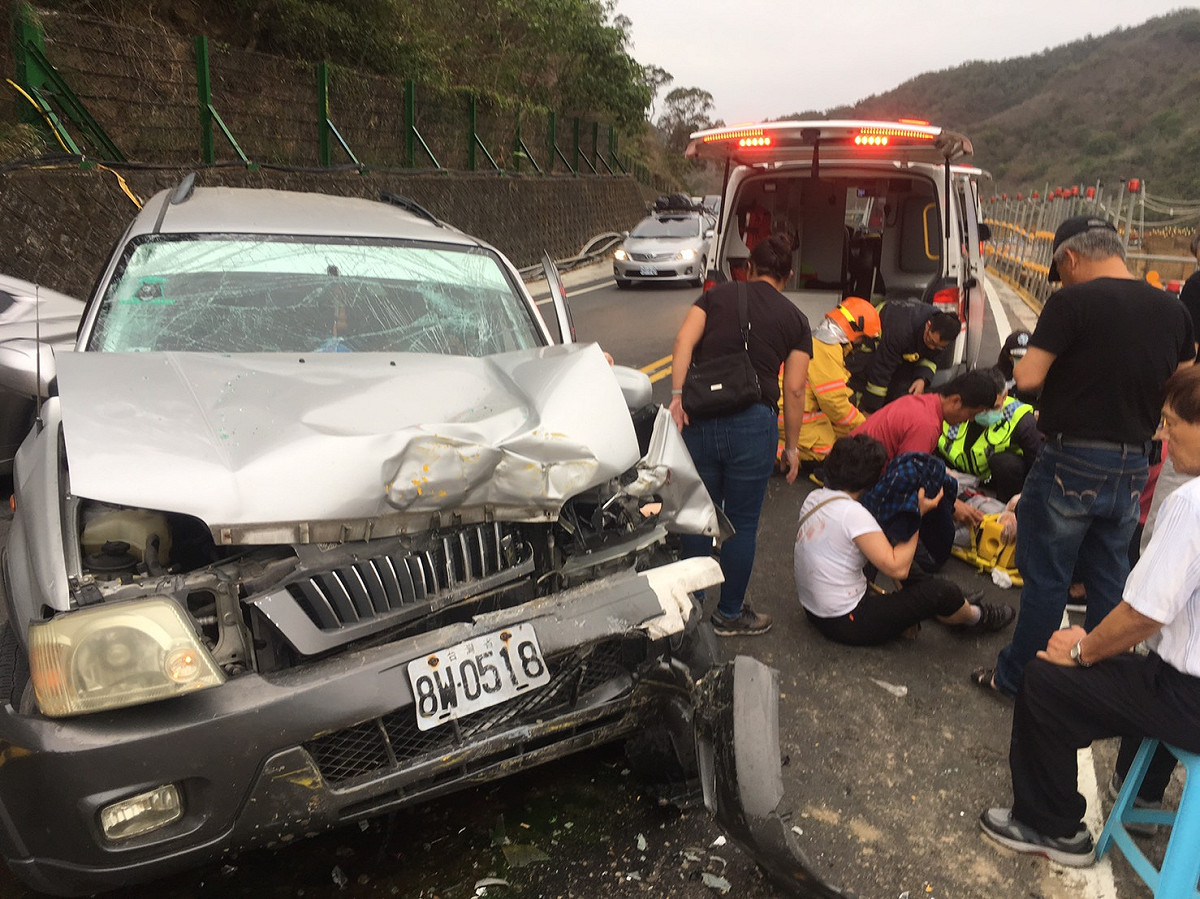 屏東傳出一起車禍今（5）日傳出一起車禍，共計7人受傷送醫，所幸都無生命大礙，詳細肇因仍待調查。 圖 : 民眾 / 提供