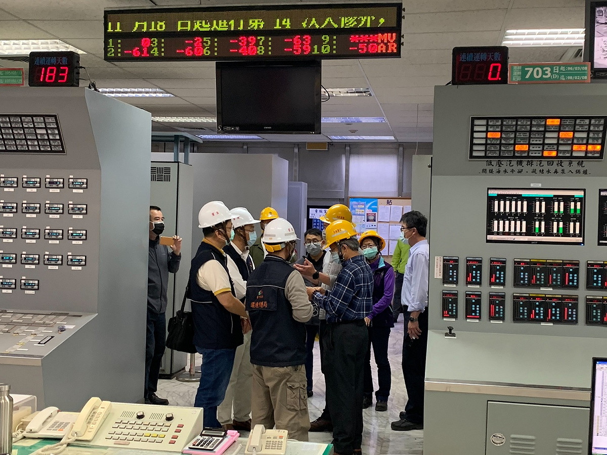 台中市政府環保局到中火稽查。 圖：台中市政府/提供