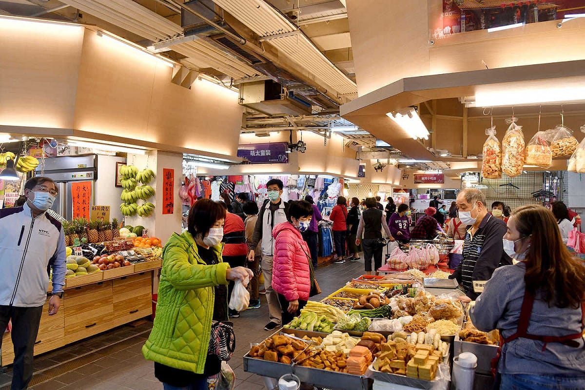 中和枋寮市場改造後更乾淨明亮。 圖：新北市新聞局提供