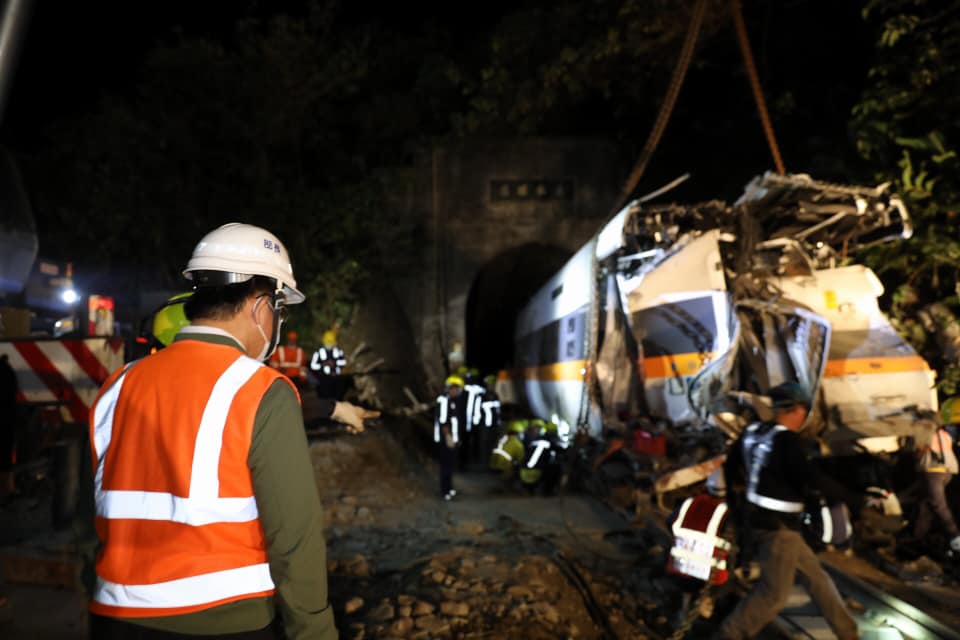 運安會今日公布太魯閣號事故報告，並列出事故工程點6大管理疏失。 圖：翻攝林佳龍臉書（資料照）