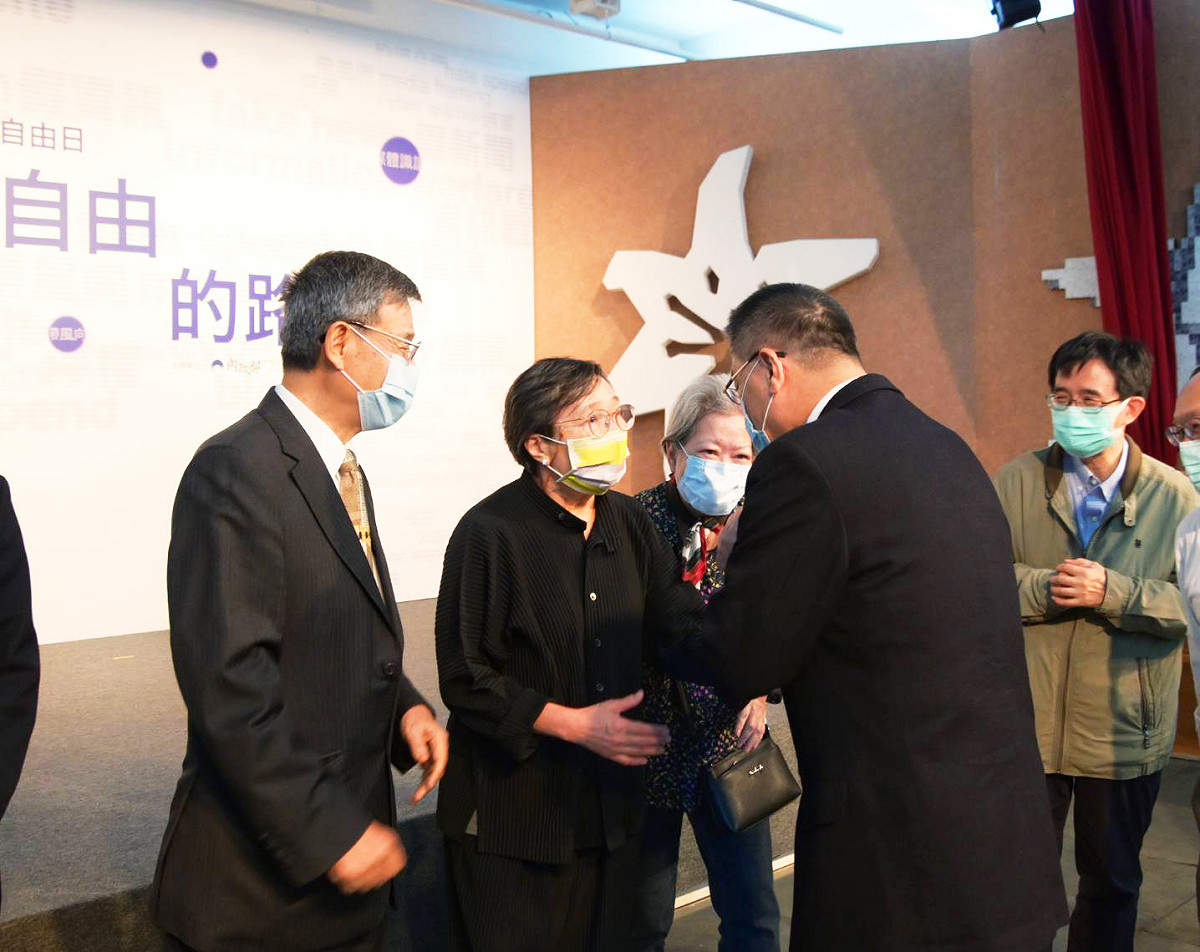 內政部長徐國勇和與會嘉賓互動。 圖：內政部提供
