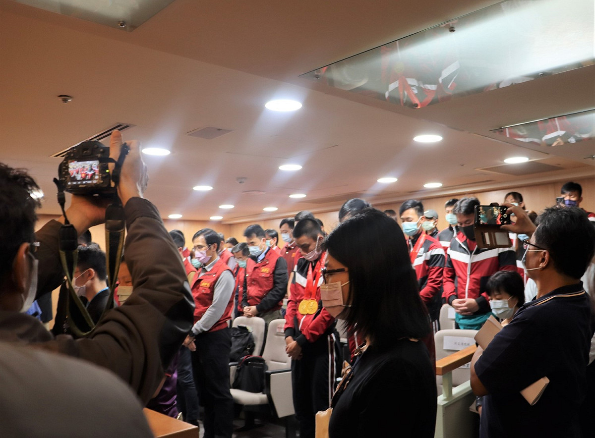 全場為台鐵太魯閣號事故罹難者默哀致意。 圖：新北市原民局提供