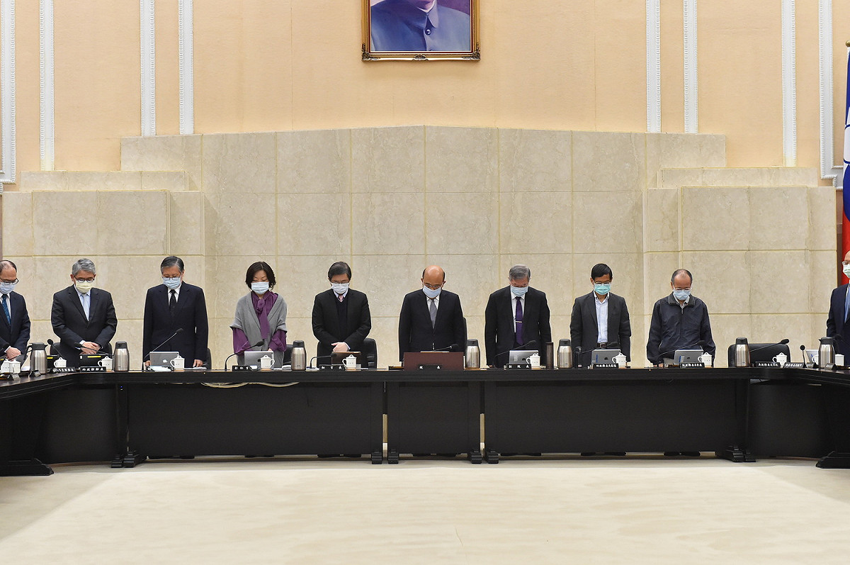 行政院長蘇貞昌今（8）日上午在院會帶領全體閣員就「0402台鐵408次太魯閣號事故」默哀。 圖：行政院提供（資料照片）
