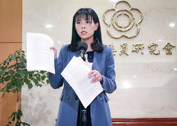 質詢出軌事故官員屢推責，對此民眾黨立法委員高虹安今（8）日發文表示「原來不只是螺絲鬆了，是根本不知道要鎖哪裡」。 圖：翻攝自高虹安臉書