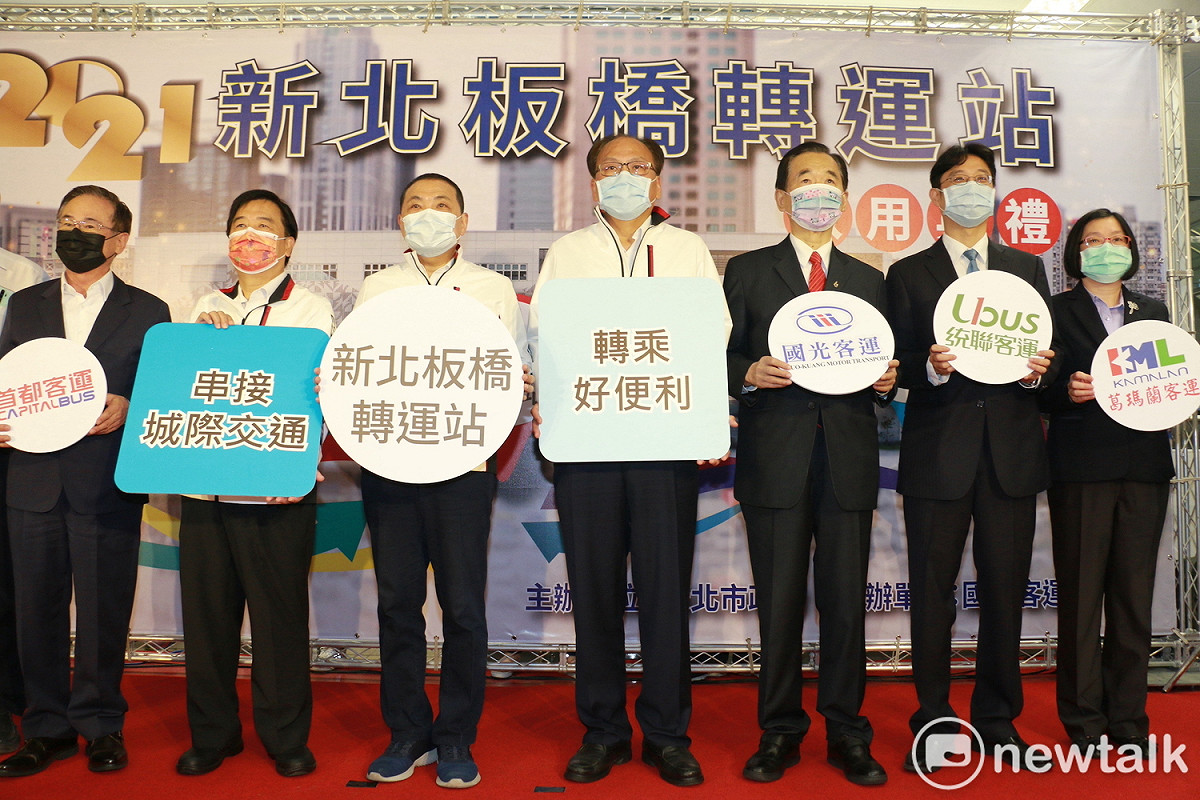 新北板橋轉運站匯集6家客運業者共16條中長程客運路線提供旅客更多交通選擇。 圖：林昀真/攝