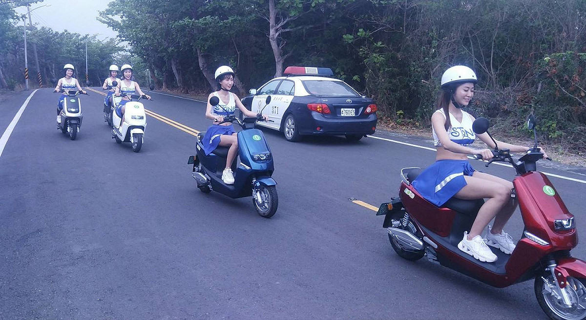 能海EV-50電動機車正式進軍小琉球旅遊租賃市場。 圖：孫家銘/攝