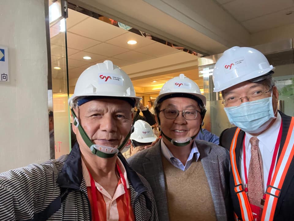 財信傳媒董事長謝金河近期參訪安集、大亞、聚衡等太陽能產業公司，得知諸間公司近年的表現讓他驚喜連連。 圖 : 翻攝自謝金河臉書