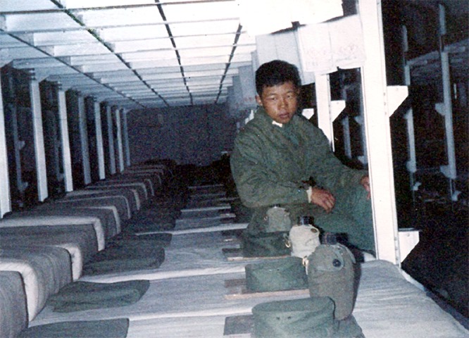 摺棉被真的是軍人需要的「戰技」嗎？又會與工安有關嗎？ 圖：作者提供當年軍中寢室棉被照