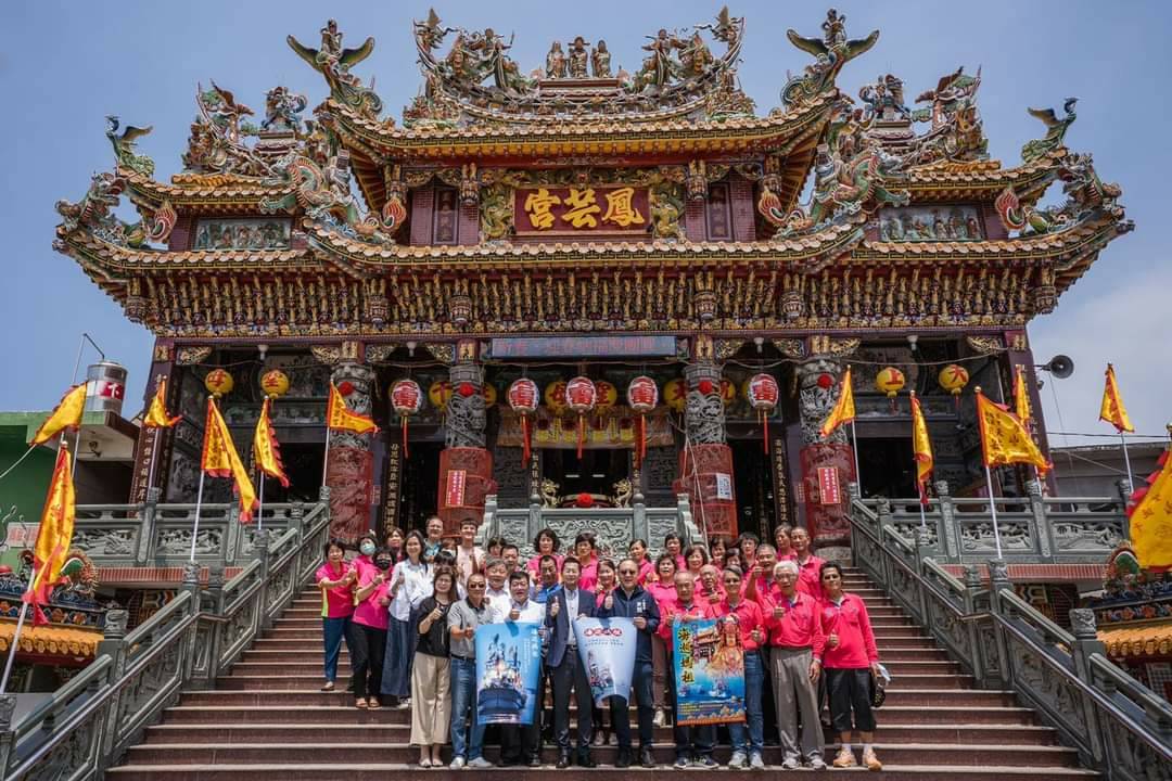 高雄市副市長史哲率市府團隊前往林園鳳芸宮。 圖：翻攝史哲臉書