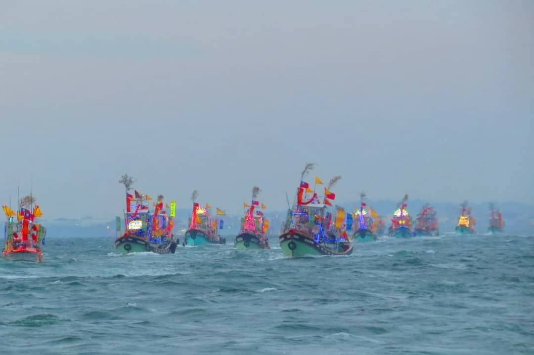 林園鳳芸宮四年一科的海上巡香陣容浩大。 圖：翻攝史哲臉書