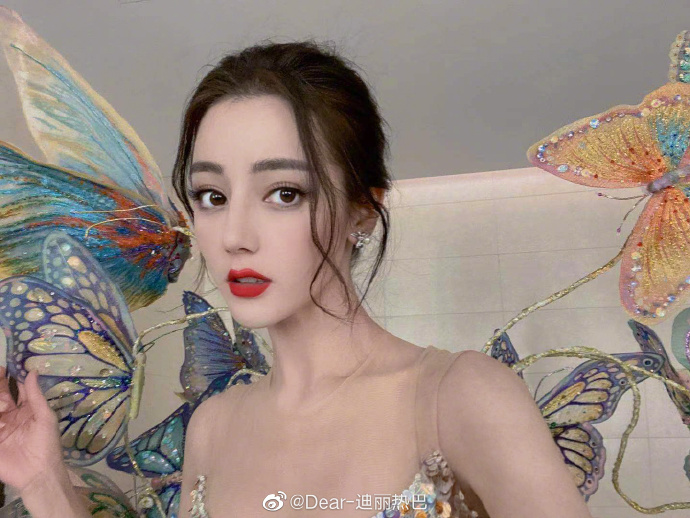 迪麗熱巴拍攝《長歌行》用替身被質疑不敬業。 圖：翻攝自迪麗熱巴微博