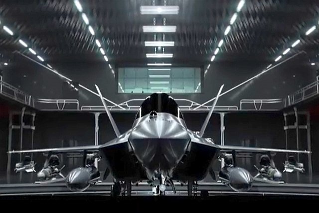 南韓自製新一代超音速噴射戰鬥機KF-21「獵鷹」（KF-21 Boramae）一號原型機今（9日）亮相。 圖 : 韓國航空宇宙產業（KAI）/ 提供