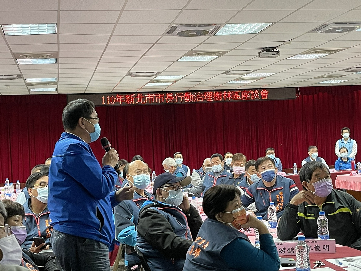 樹林區里長們向侯友宜及市府團隊提出問題，也感謝市府的努力。 圖：新北民政局提供