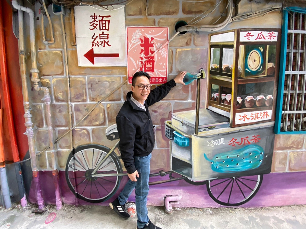 彩繪設計主軸「舊時的熱鬧商店街」。 圖：新北市水利局提供