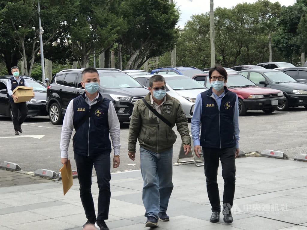 花蓮地檢署偵辦台鐵太魯閣號事故案，經漏夜偵訊，新增台鐵工務段及監造設計廠商聯合大地人員等4名被告。台鐵潘姓主辦工程司涉過失致死等罪，諭知新台幣30 萬元交保。 圖/中央社