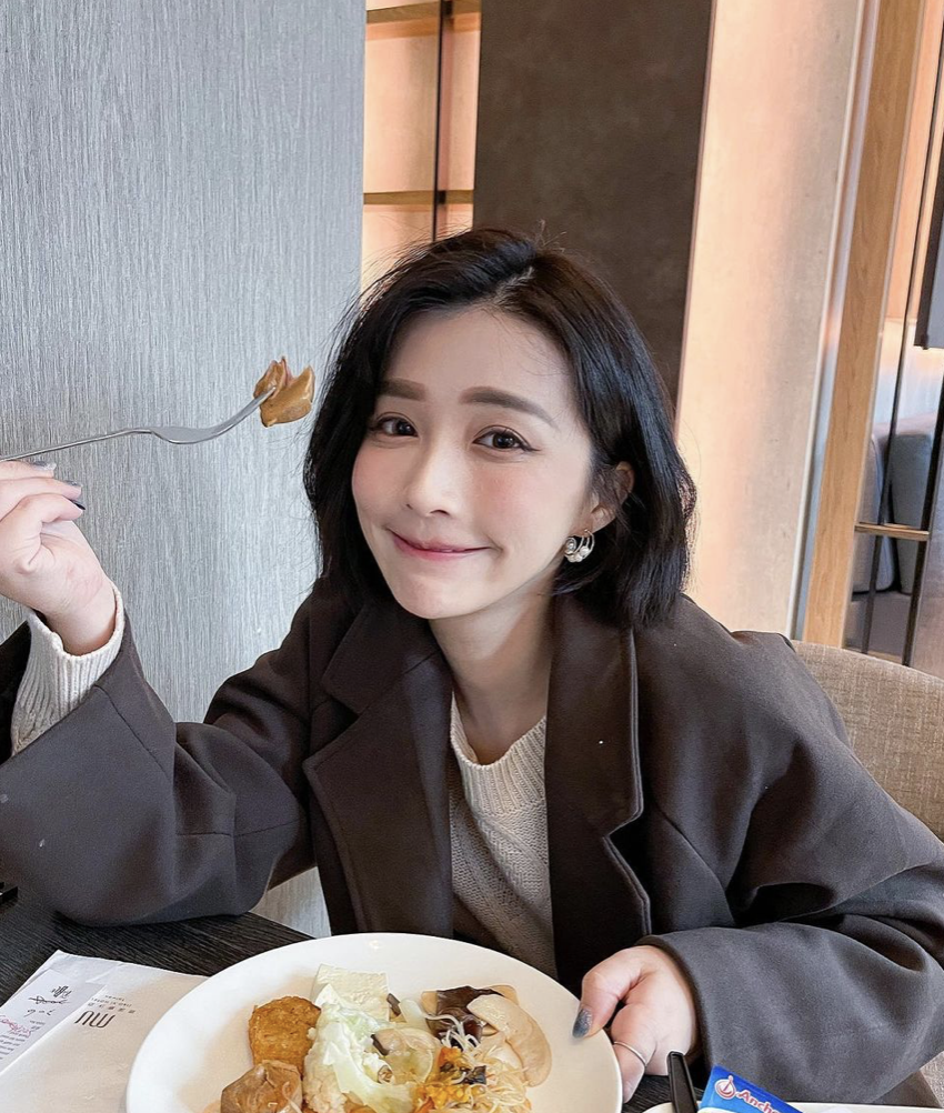 有明星臉的簡彤羽。 圖：翻攝IG／簡彤羽