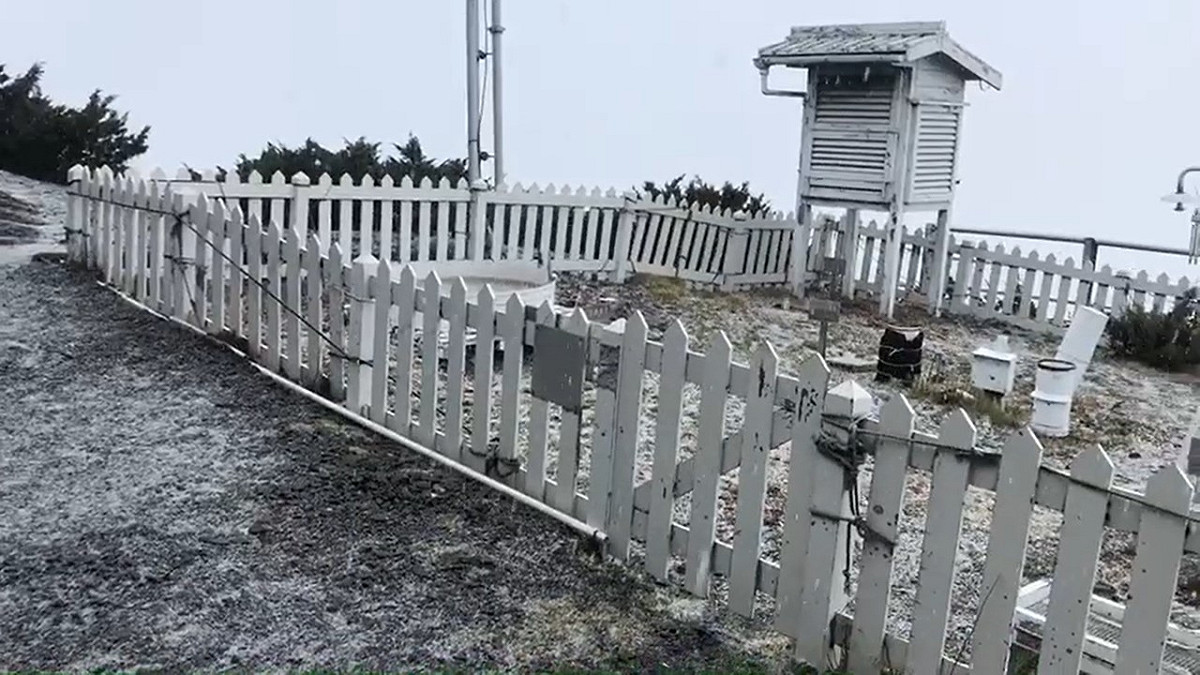 玉山今早降下冰雹。 圖：氣象局／提供