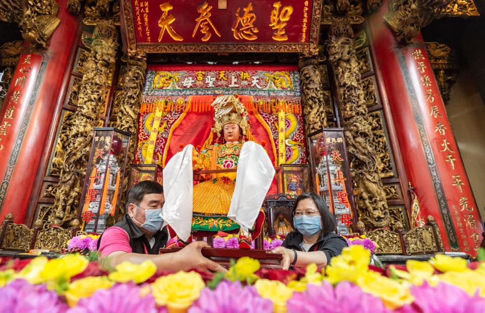 總統蔡英文11日出席白沙屯拱天宮媽祖進香活動。 圖：總統府提供