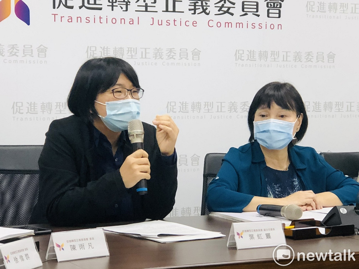 促轉會主委楊翠和副主委葉虹靈（手持麥克風者）。 圖：謝莉慧/攝