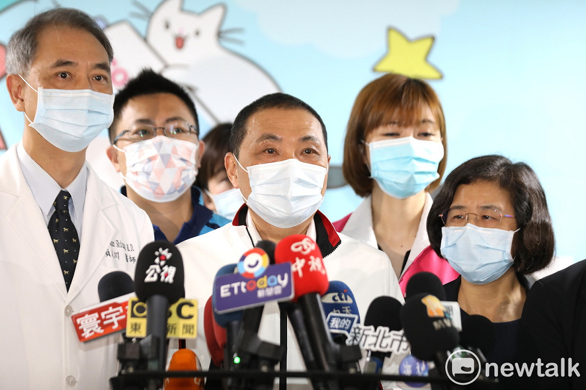 侯友宜說，誰打第一針並不重要，只要首長願意帶頭施打疫苗都是好事。 圖：林昀真／攝