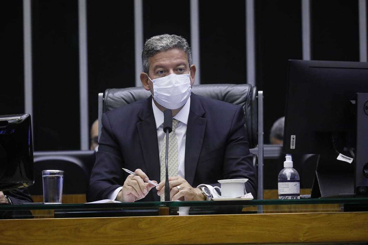 巴西眾議院議長里拉（Arthur Lira）致電聯合國秘書長古特雷斯，希望增加運送給巴西的疫苗數量。 圖：翻攝自里拉推特