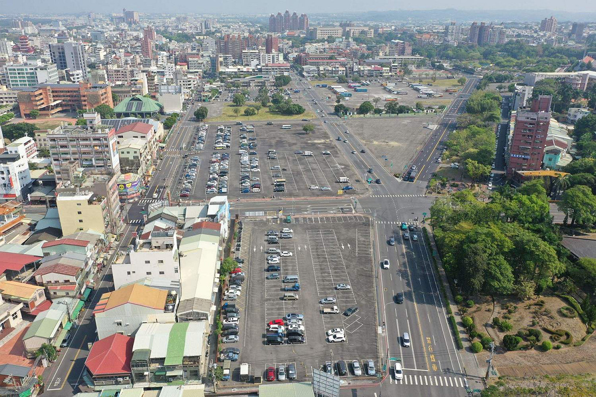 嘉義市原建國二村眷戶遷移後，目前暫時規劃為停車場。 圖：嘉義市政府/提供