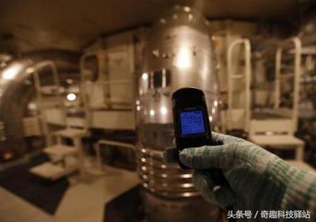 柏崎-刈羽核電廠的強混泥土包封容器內的輻射量檢測。 圖 : 翻攝自頭條號 / 寄趣科技驛站