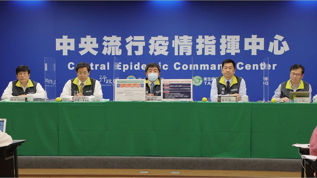 中央疫情指揮中心宣布，即日起放寬台帛旅遊團檢疫流程。 圖：指揮中心／提供