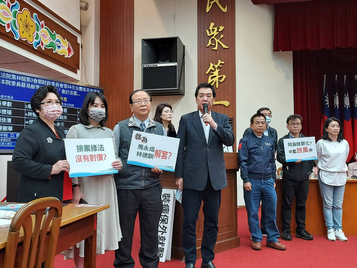 對於會計法修法，國民黨立委動員登記發言，試圖影響議事進行。 圖:陳佩君/攝