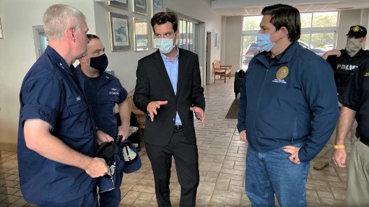 美國議員馬特·蓋茨（Matt Gaetz）日前遭人指控與未成年少女發生性關係，然而有參加派對的兩名女士今日向CNN爆料實情。 圖：翻攝自Matt Gaetz臉書