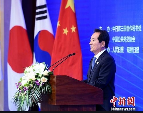 韓國務總理丁世均今 (15) 日已向韓國總統文在寅請辭。消息人士透露，丁世均此舉是為了替競選下一任的韓國總統鋪路。 圖 : 翻攝自中國新聞網
