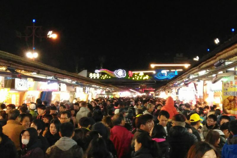 男狠離台積電！更讚「夜市日賺1.5萬」。（示意圖） 圖：翻攝花蓮東大門夜市臉書