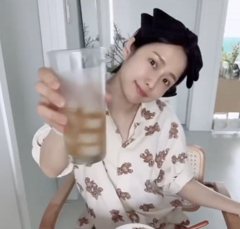 「姜賢京」分享吃播。 圖：翻攝IG／babebani