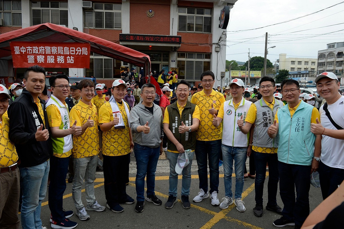 蔡其昌今天與立委、市議員多人一同恭迎大甲鎮瀾宮媽祖回鑾。 圖：蔡其昌服務處/提供