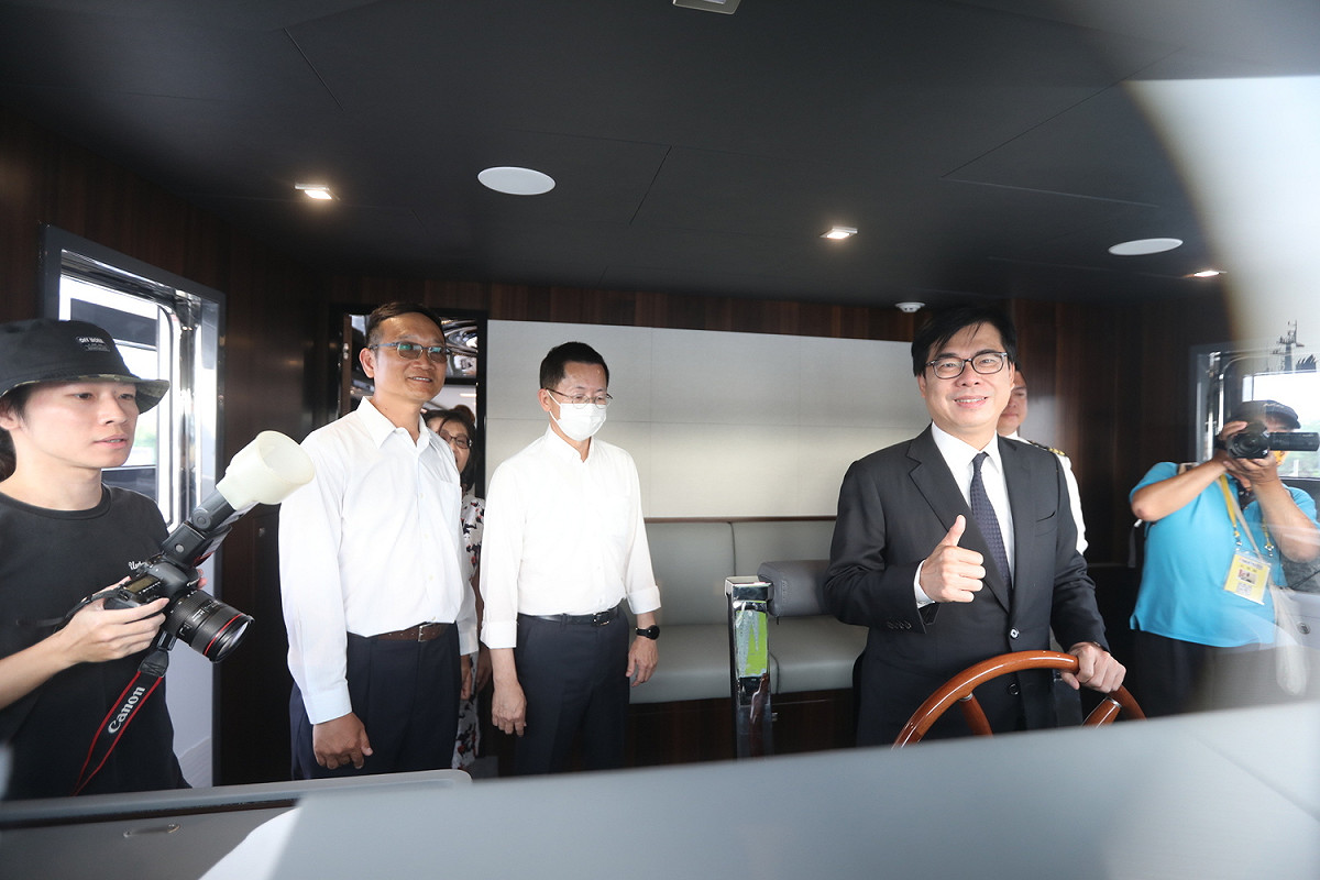 高雄市長陳其邁今（17日）出席席「嘉信Monte Fino 125 Tri-Deck 新船發表會」 圖 : 高雄市政府/提供